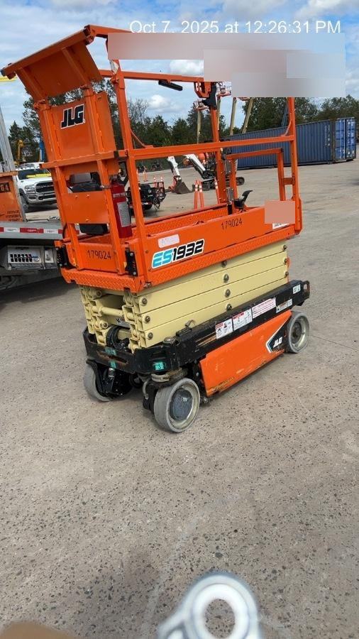 2021 JLG ES1932