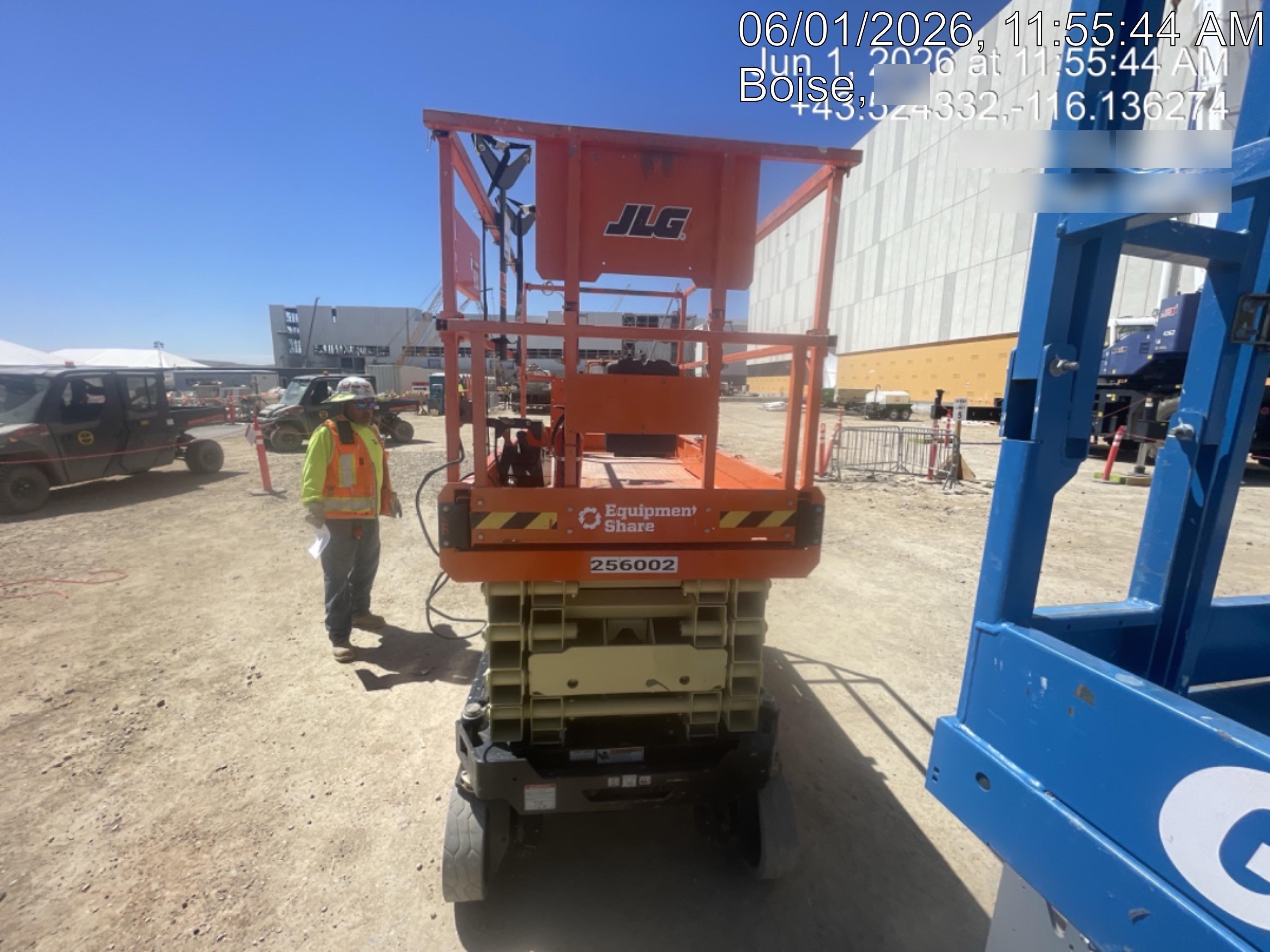 2022 JLG ES3246