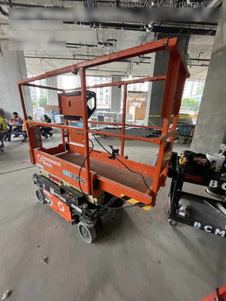 2022 JLG ES1330L