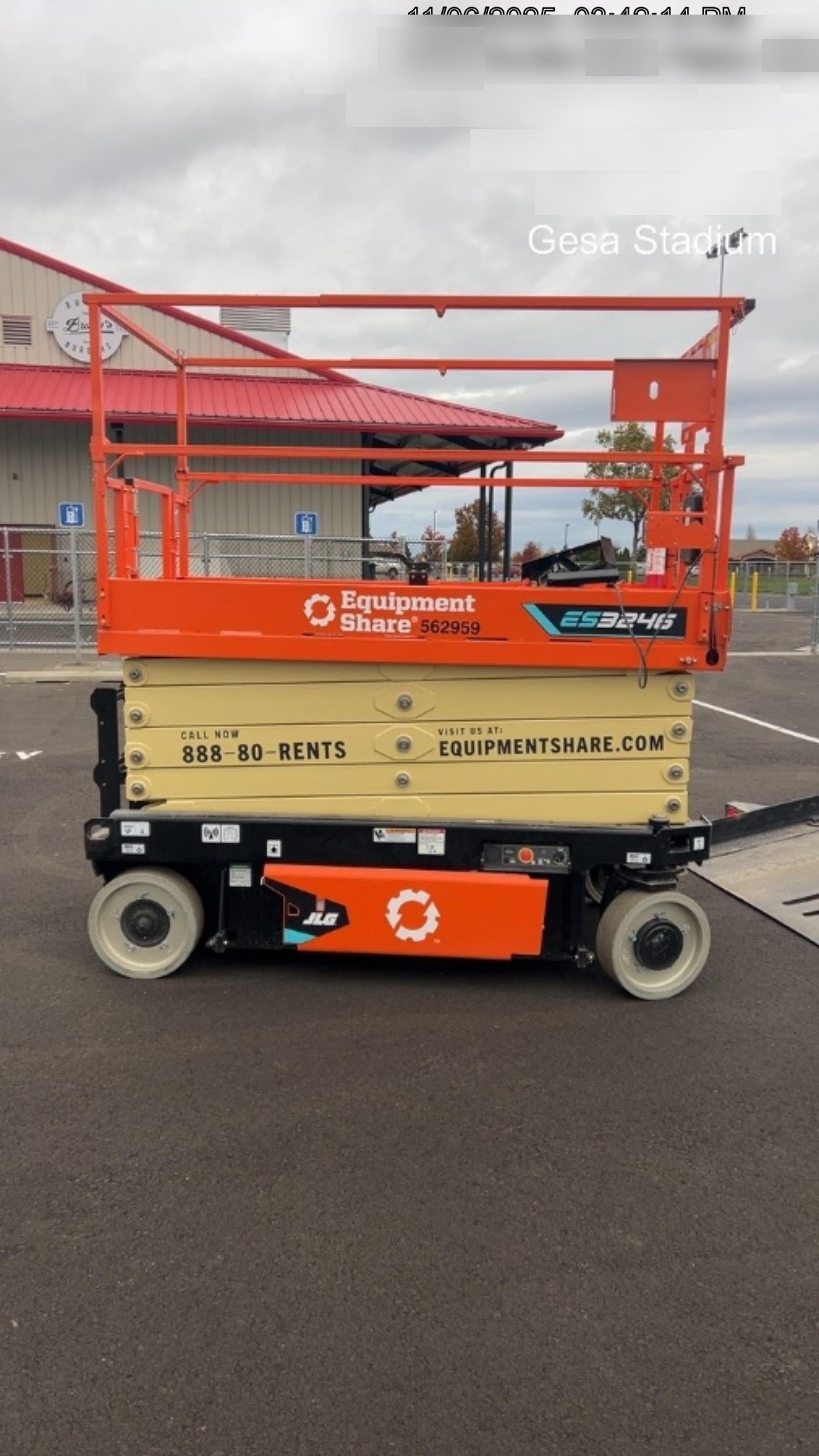 2025 JLG ES3246