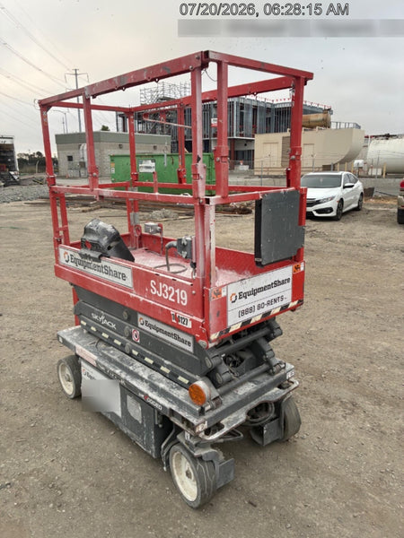 2020 Skyjack SJIII-3219 Solid NM Tires, Half height spring hinged entry gate, Dual Beacons, 800W Inverter