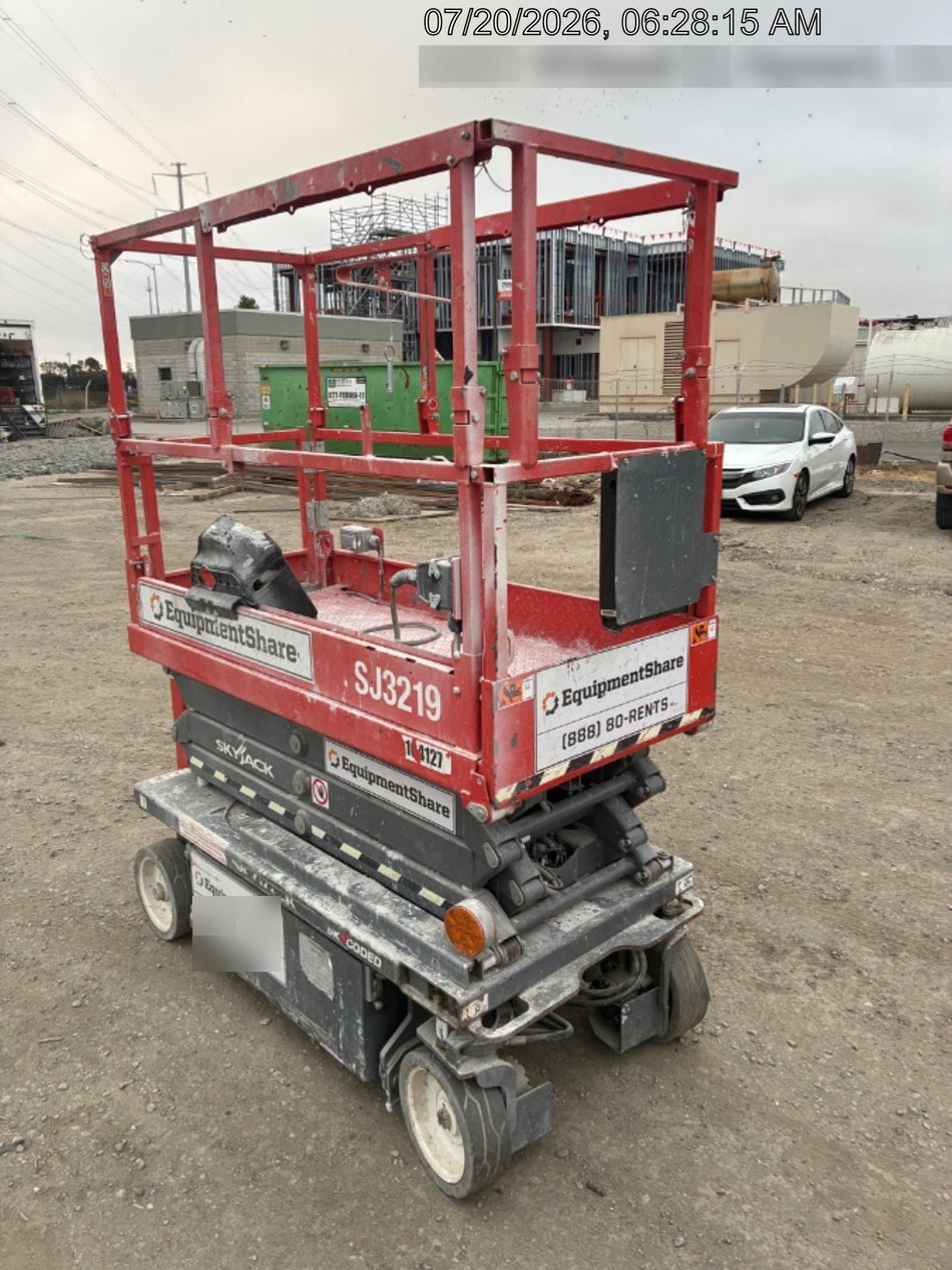 2020 Skyjack SJIII-3219 Solid NM Tires, Half height spring hinged entry gate, Dual Beacons, 800W Inverter