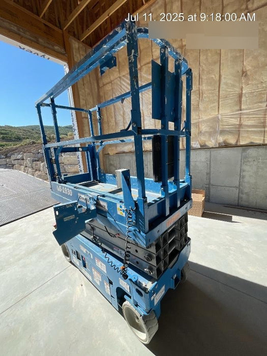 2020 Genie GS-1930 Solid Non Marking Tires, Beacon, Folding rails with half height swing gate, 800W Inverter