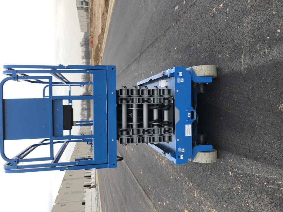 2019 Genie GS-4047 Folding rails with half height swing gate