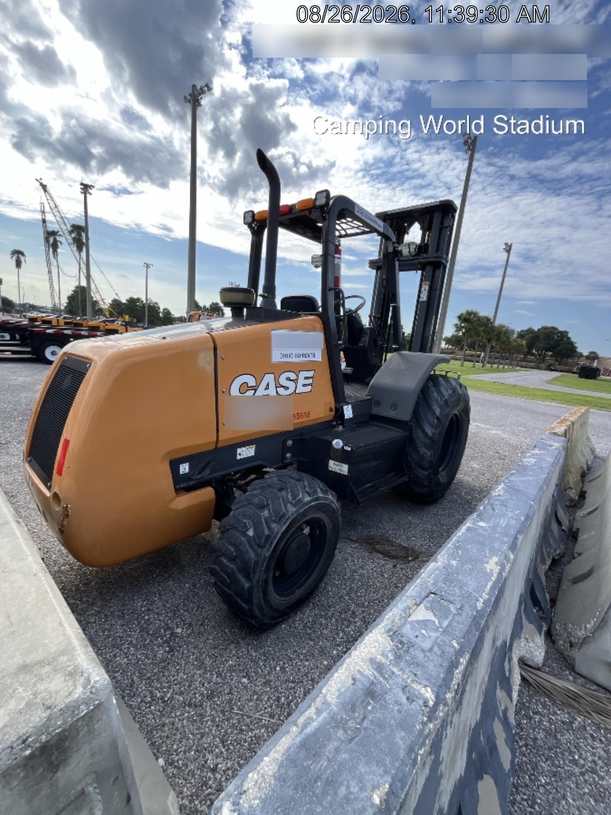 2023 CASE 588H