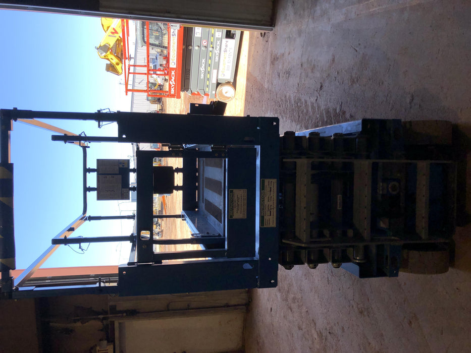 2019 Genie GS-2632 Folding rails with half height swing gate