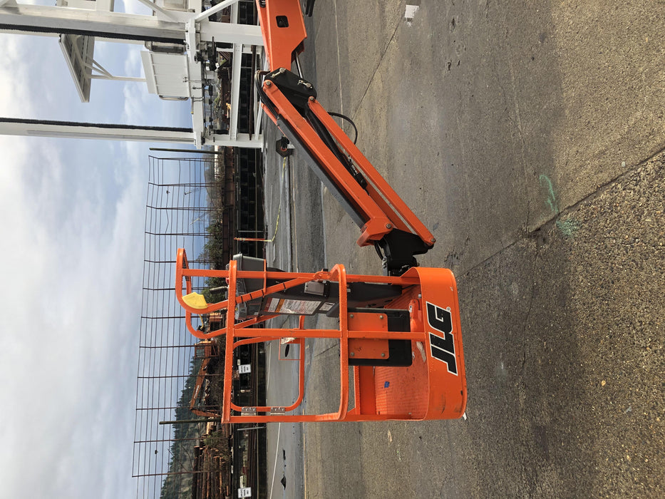2019 JLG E450AJ