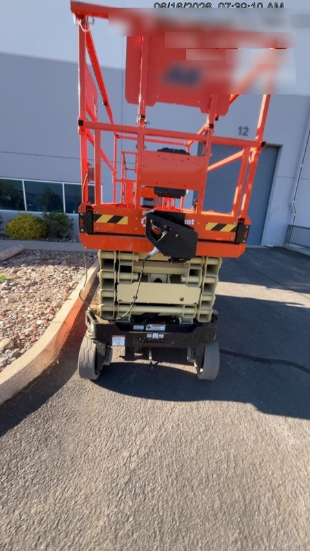 2025 JLG ES3246