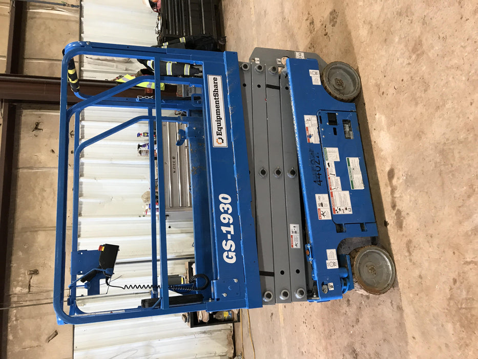 2019 Genie GS-1930 Fixed rails with chain Entry