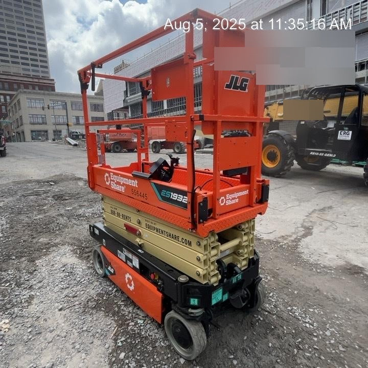 2025 JLG ES1932