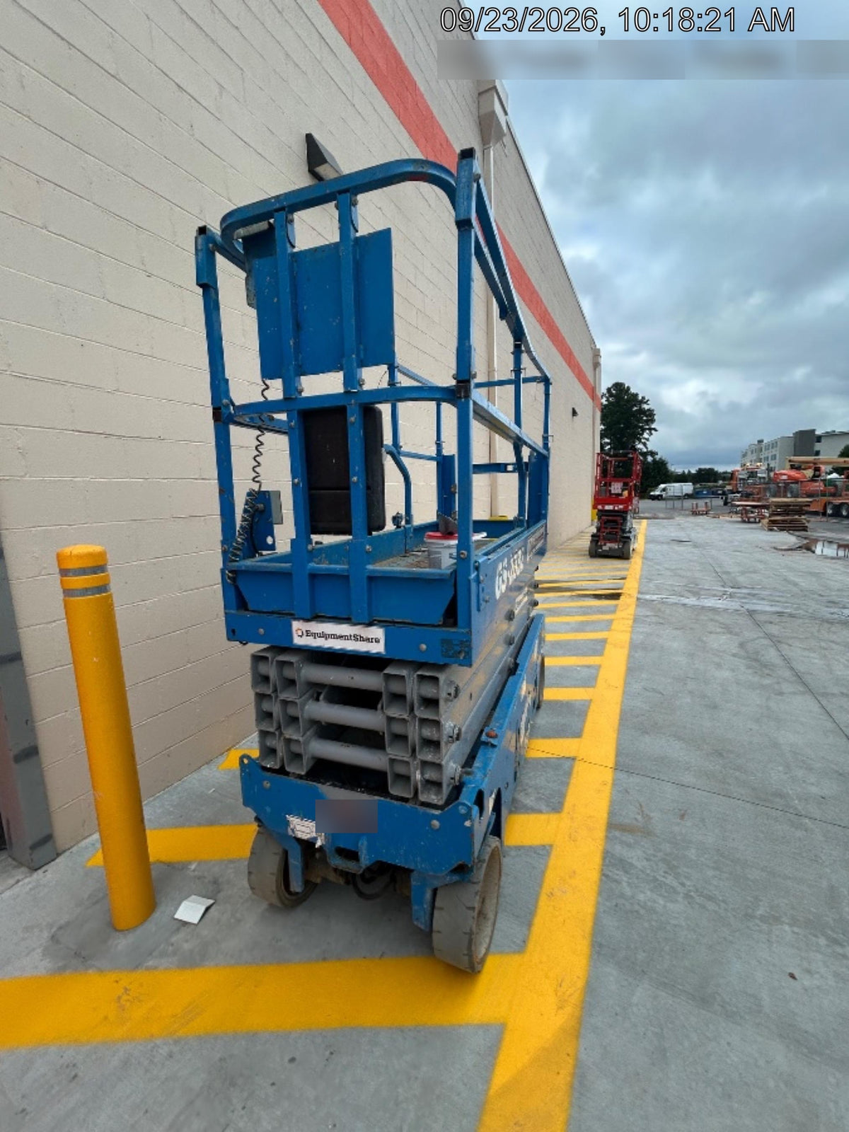2019 Genie GS-2632 Folding rails with half height swing gate