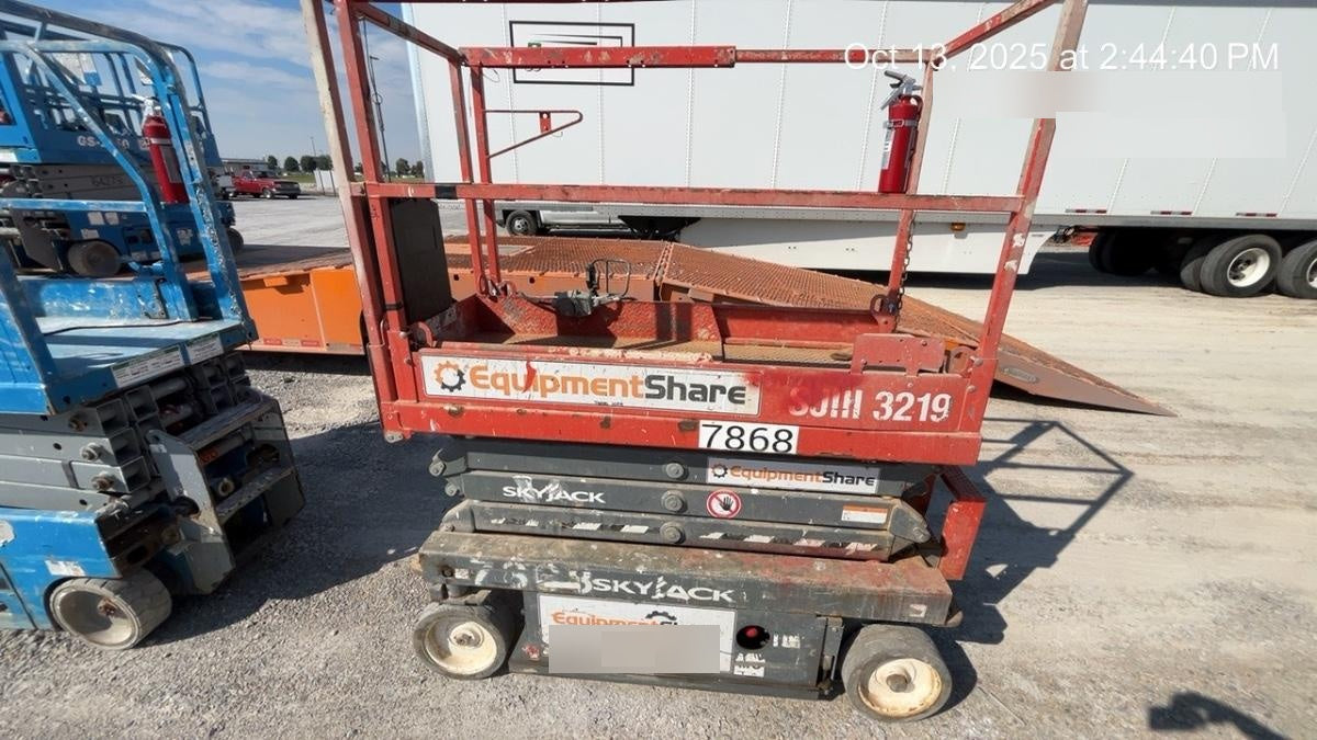 2018 Skyjack SJIII-3219 Skyjack SJIII3219 Scissor Lift w/Trojan Batteries
