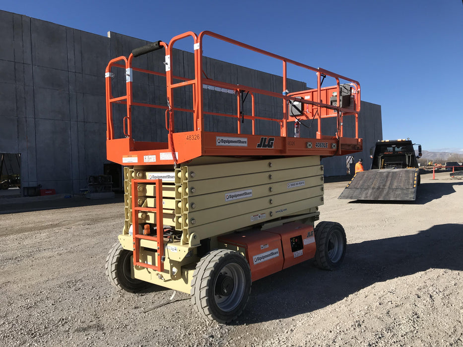 2019 JLG 4069LE Solid Non Marking Tires, Rotating Beacon