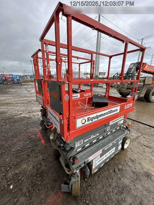 2020 Skyjack SJIII-3219 Solid NM Tires, Half height spring hinged entry gate, Dual Beacons, 800W Inverter