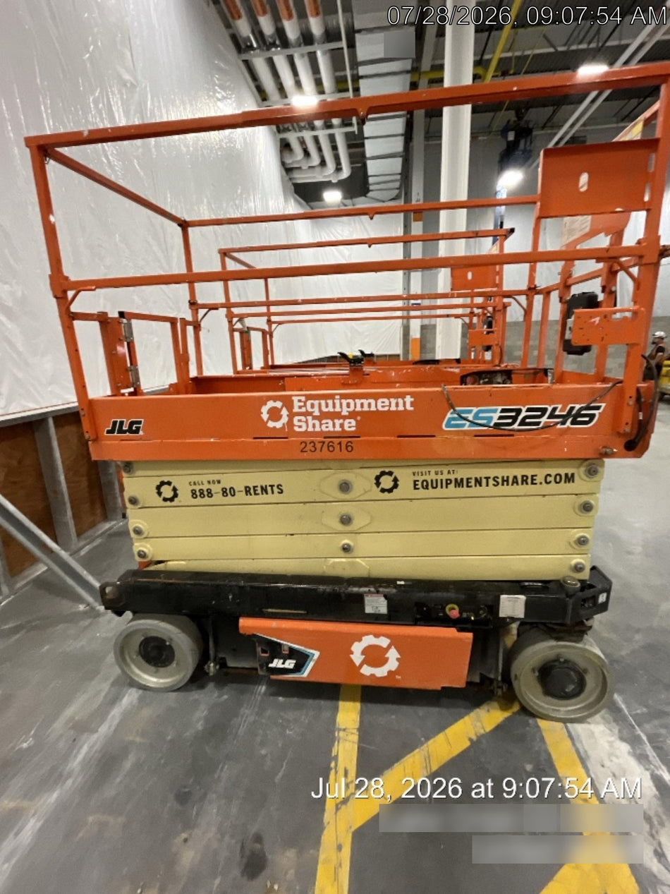 2022 JLG ES3246