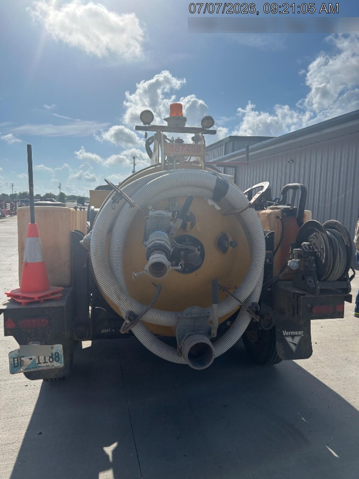 2021 VAC-TRON LP573XDT
