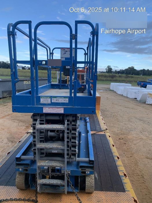 2019 Genie GS-4047 Folding rails with half height swing gate