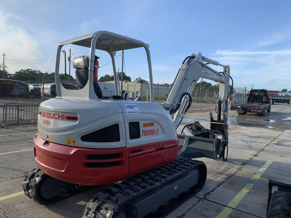 2021 TAKEUCHI TB250-2