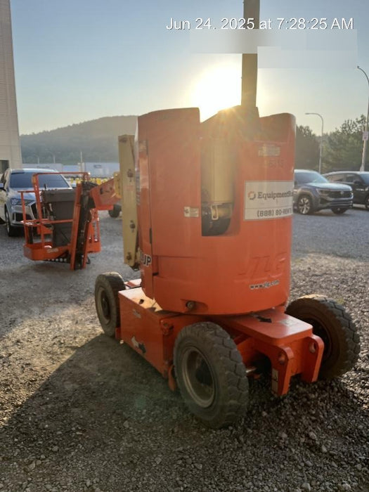 2019 JLG E300AJP