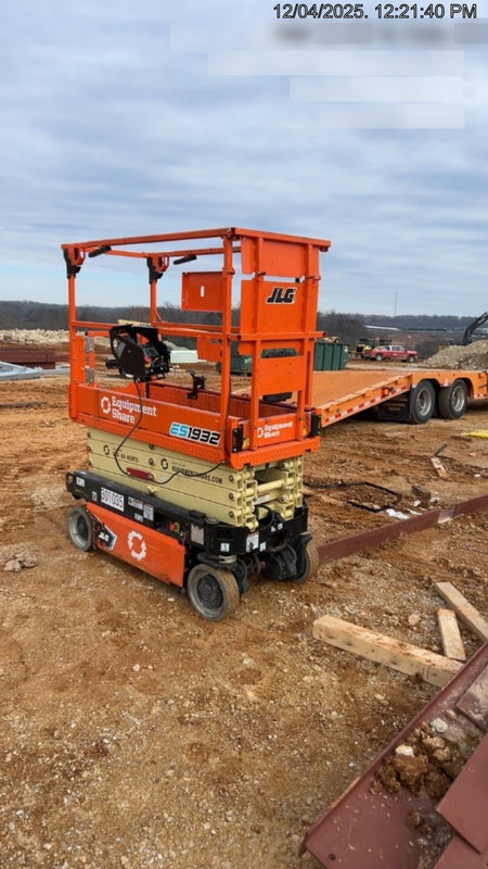 2023 JLG ES1932