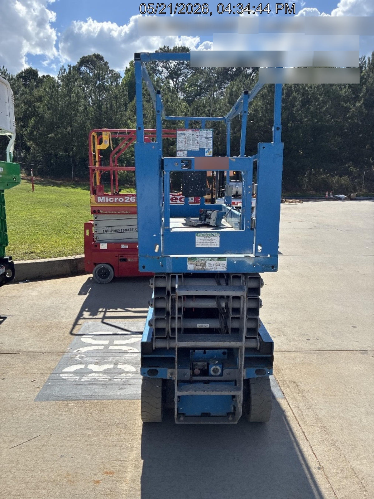 2019 Genie GS-2632 Folding rails with half height swing gate