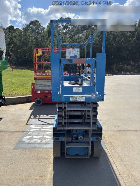 2019 Genie GS-2632 Folding rails with half height swing gate
