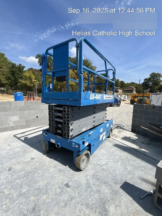 2019 Genie GS-4047 Folding rails with half height swing gate