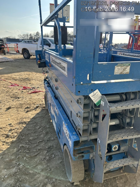 2019 Genie GS-2632 Folding rails with half height swing gate
