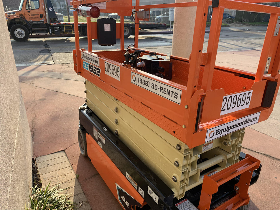 2022 JLG ES1932