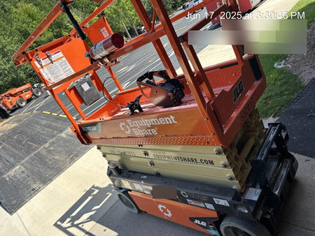 2025 JLG ES1932