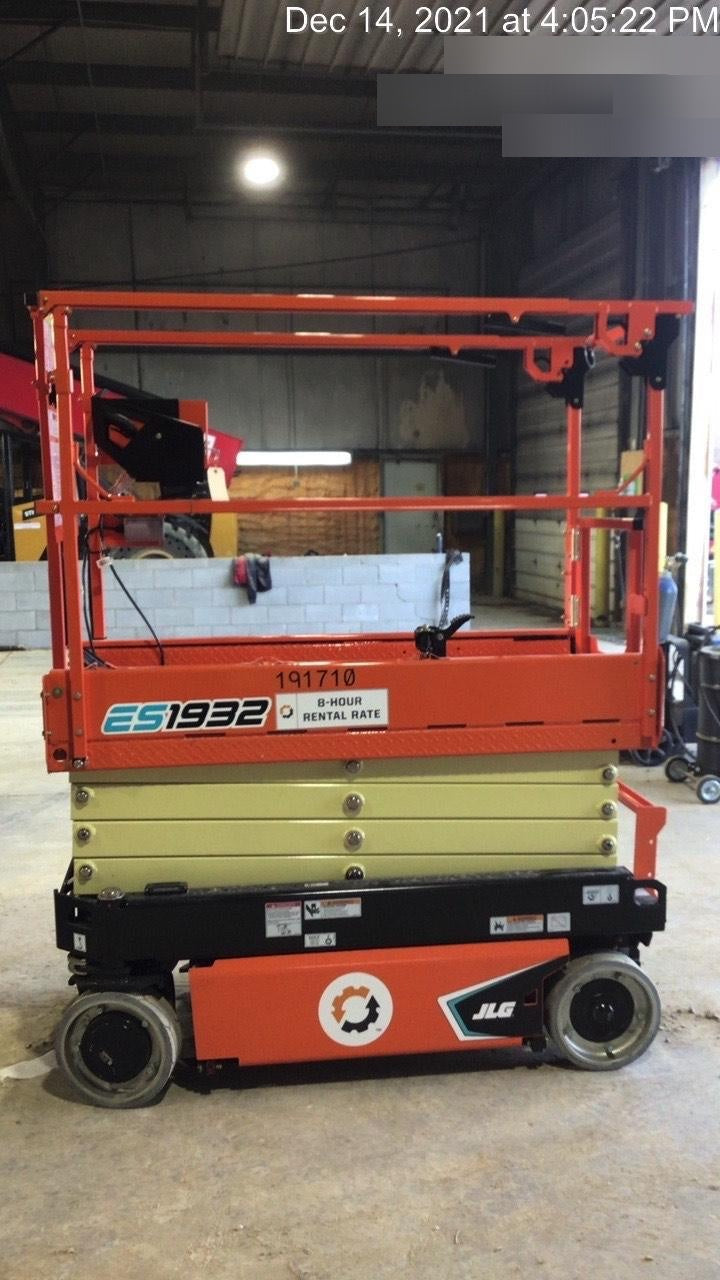 2021 JLG ES1932