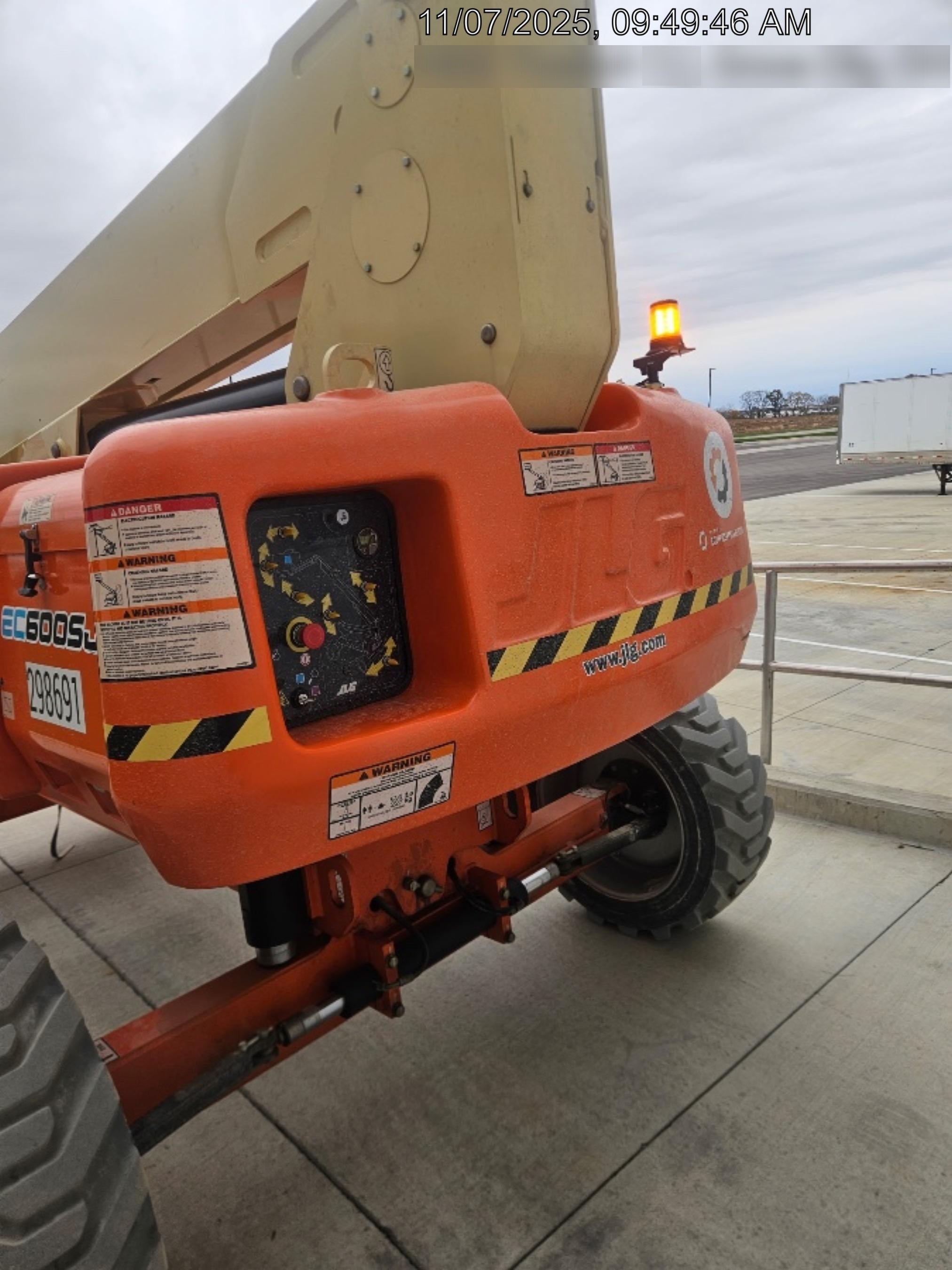 2023 JLG EC600SJ