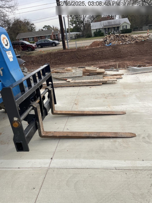 2018 Genie GTH-636 Genie GTH-636 w/Open ROPS, Work Lights, Solid Tires, RH Cab Mesh, Beacon, 48" Carriage and Forks