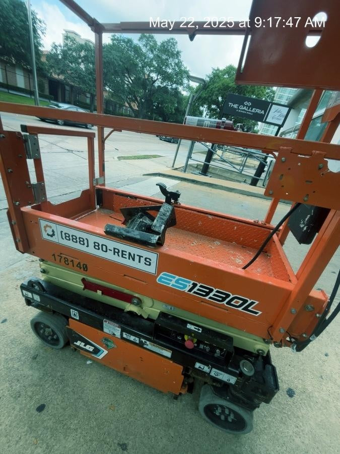 2021 JLG ES1330L