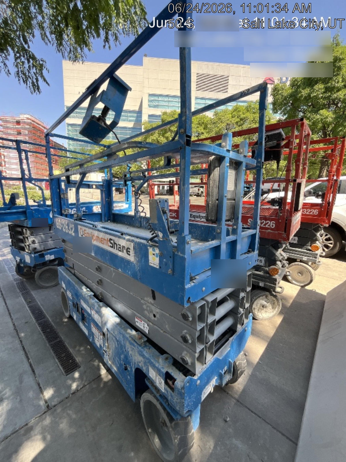 2019 Genie GS-2632 Folding rails with half height swing gate