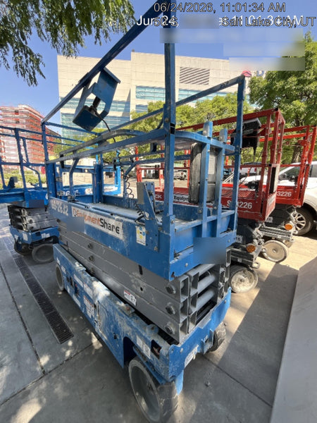 2019 Genie GS-2632 Folding rails with half height swing gate