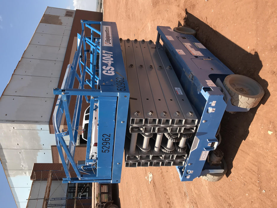2019 Genie GS-4047 Folding rails with half height swing gate