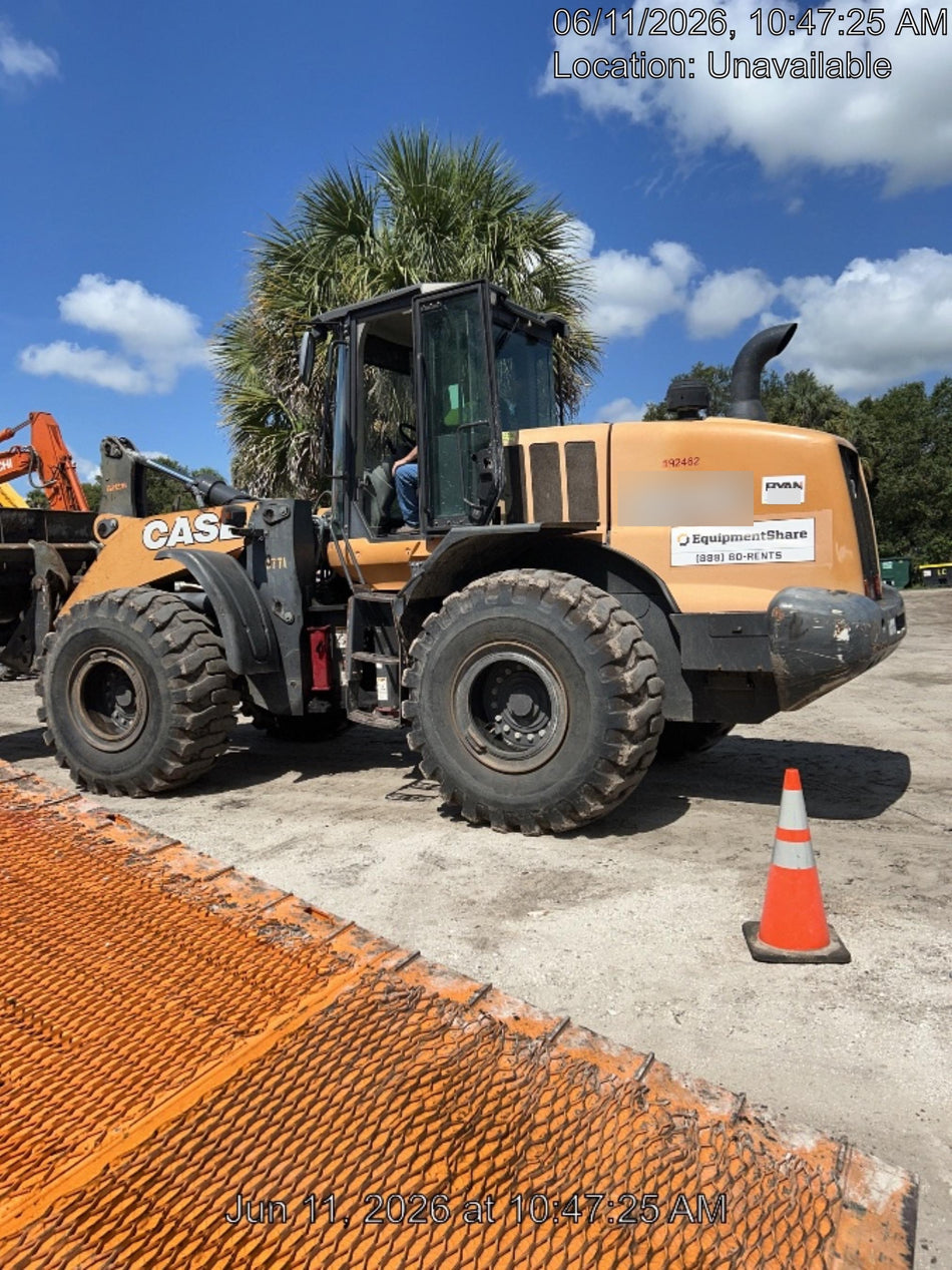 2018 Case 821G CLOSED CAB, JRB 418 STYLE HYD COUPLER
