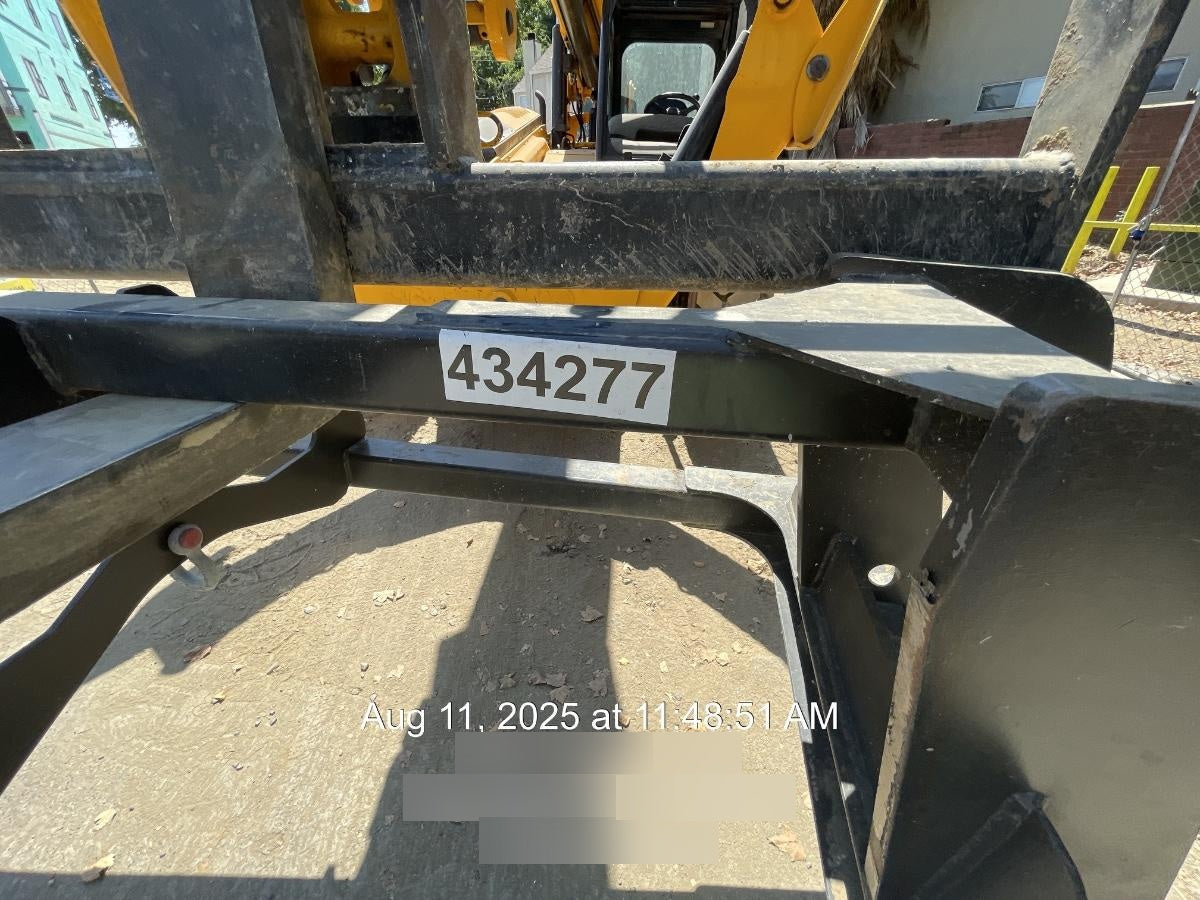 2024 JLG 1001275853