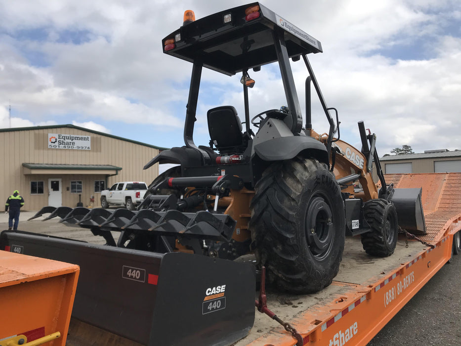 2019 Case 570N EP Canopy, 4WD, GP Front Bucket, Dual Tilt Cylinder, 84" Box Blade w/ Scarifier, Wheel Weights, Beacon