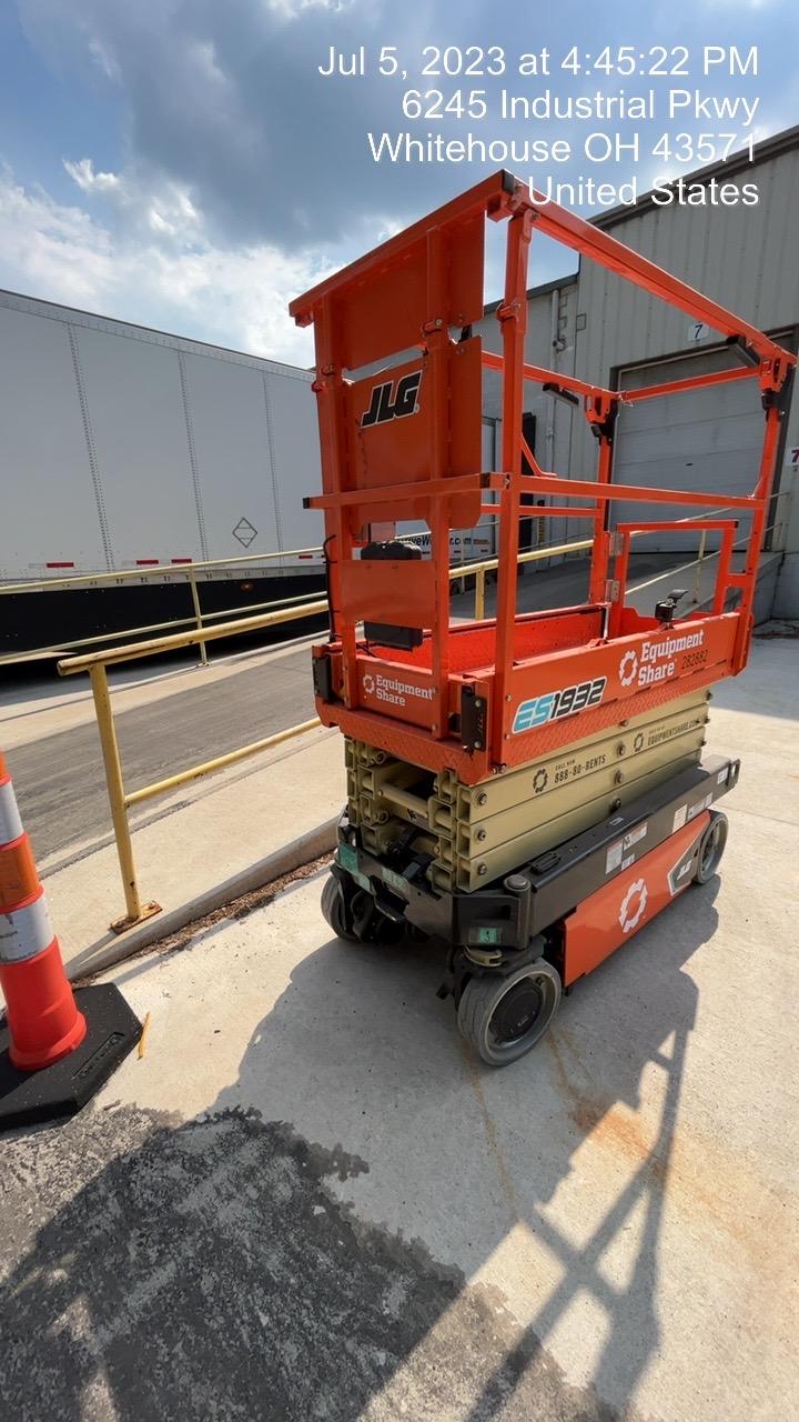 2022 JLG ES1932