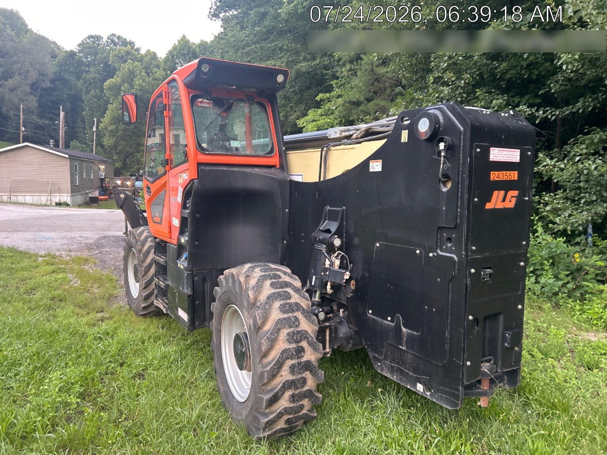 2022 JLG 1075