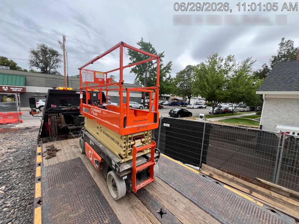 2023 JLG ES2632