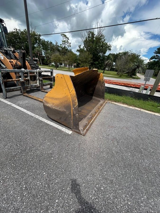 2018 Case 521G CLOSED CAB, JRB 416 STYLE HYD COUPLER