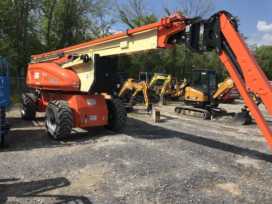 2019 JLG 1250AJP