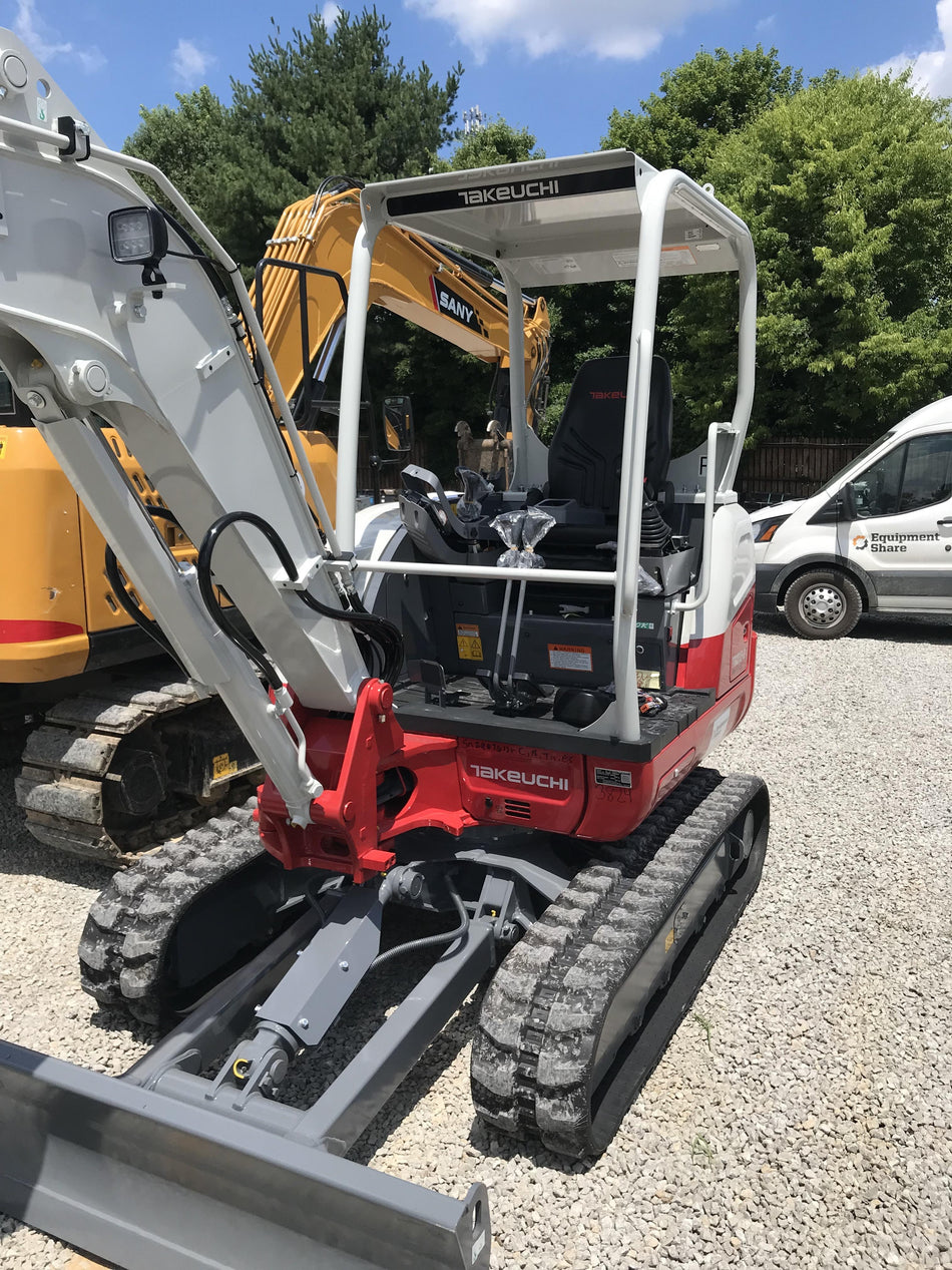 2022 TAKEUCHI TB235-2R