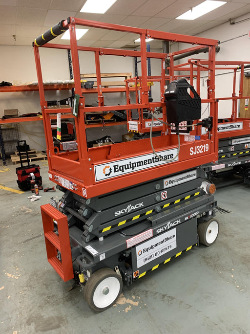 2020 Skyjack SJIII-3219 Solid NM Tires, Half height spring hinged entry gate, Dual Beacons, 800W Inverter