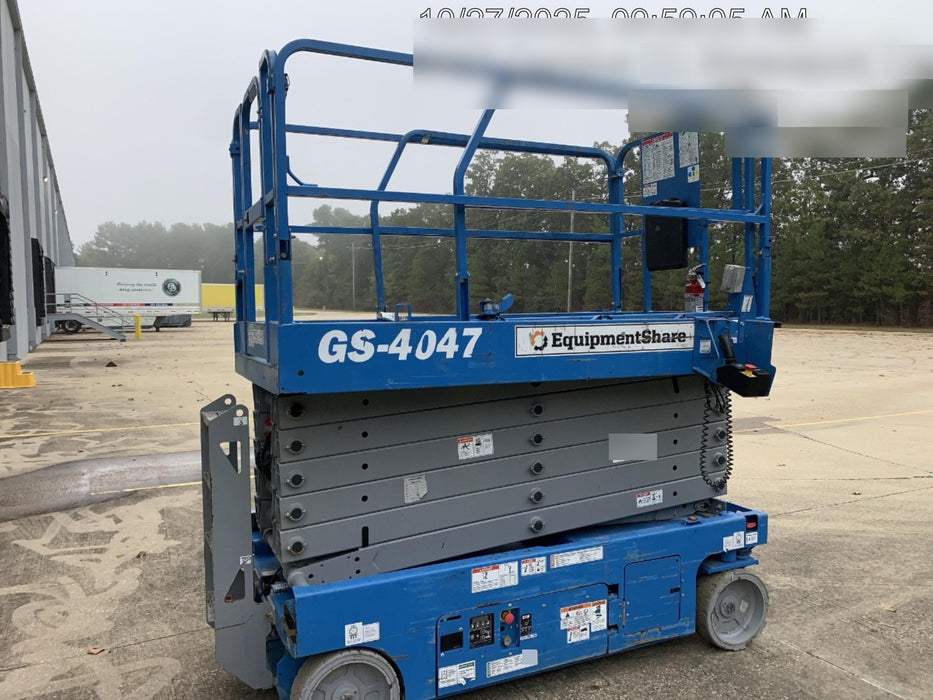 2019 Genie GS-4047 Folding rails with half height swing gate