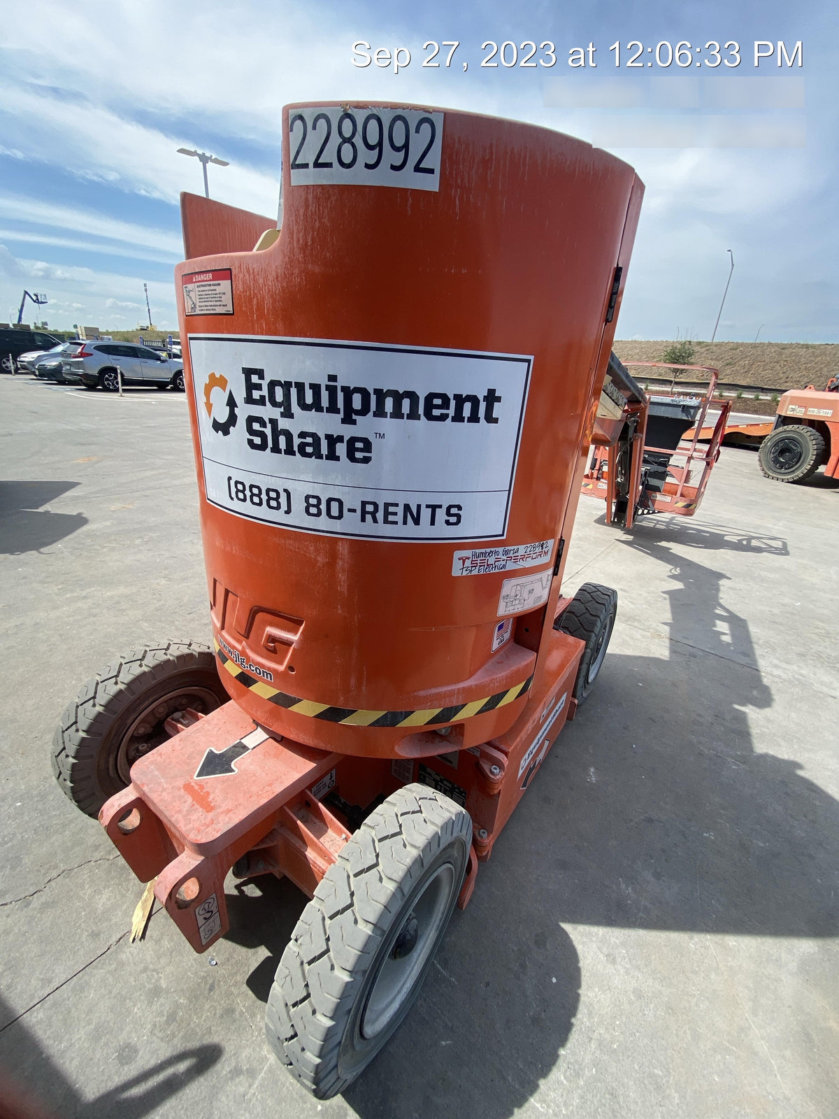 2022 JLG E300AJP