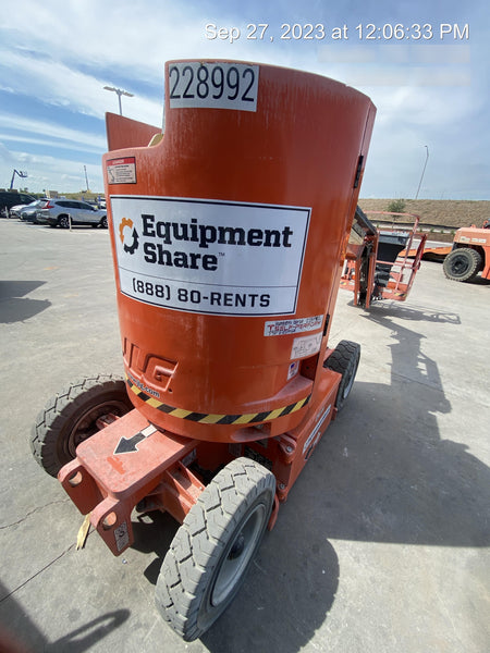 2022 JLG E300AJP